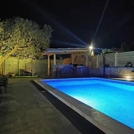 Brioni Sea,garden,poll View 2 2 80m2 Tiki Bar