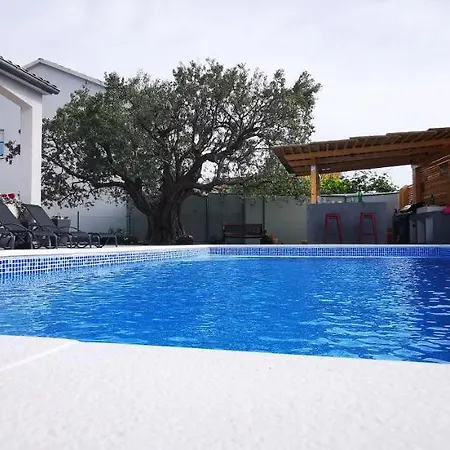 Brioni Sea,garden,poll View 2 2 80m2 Tiki Bar Daire