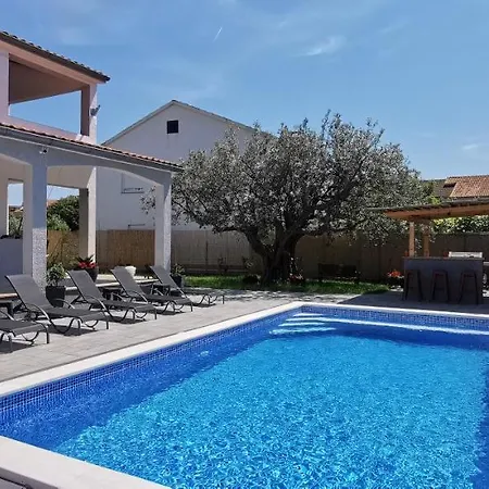 Daire Brioni Sea,garden,poll View 2 2 80m2 Tiki Bar *