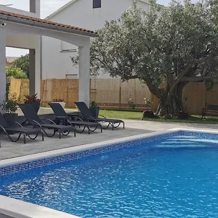 Daire Brioni Sea,garden,poll View 2 2 80m2 Tiki Bar