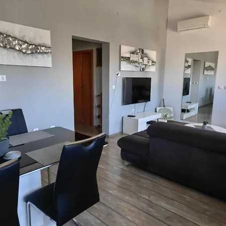Apartment Brioni Sea,garden,poll View 2 2 80m2 Tiki Bar