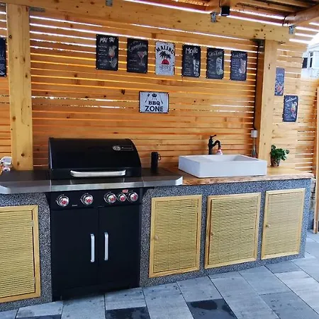Brioni Sea,garden,poll View 2 2 80m2 Tiki Bar بيروغ